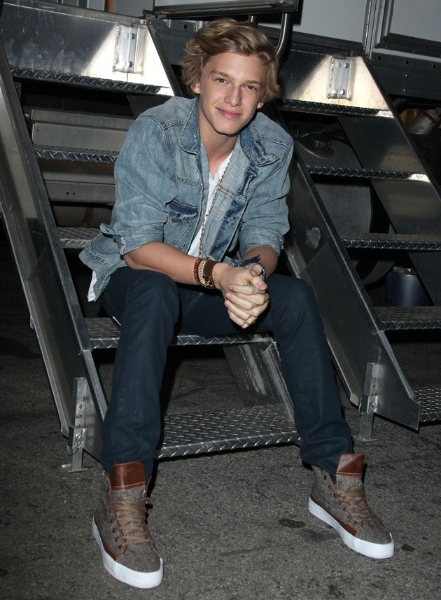 Gambar Foto Cody Simpson Photoshoot