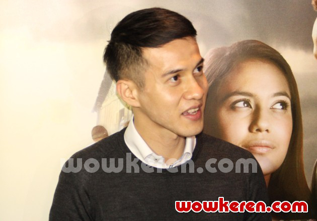 Gambar Foto Herjunot Ali Saat Premiere Film 'Tenggelamnya Kapal Van Der Wijck'