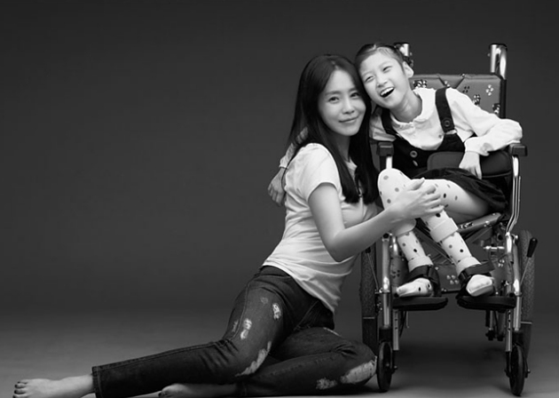 Gambar Foto Aktris Kim Jung Eun  Ikut Proyek 'Letters of Angels' Majalah Elle Edisi Desember 2013
