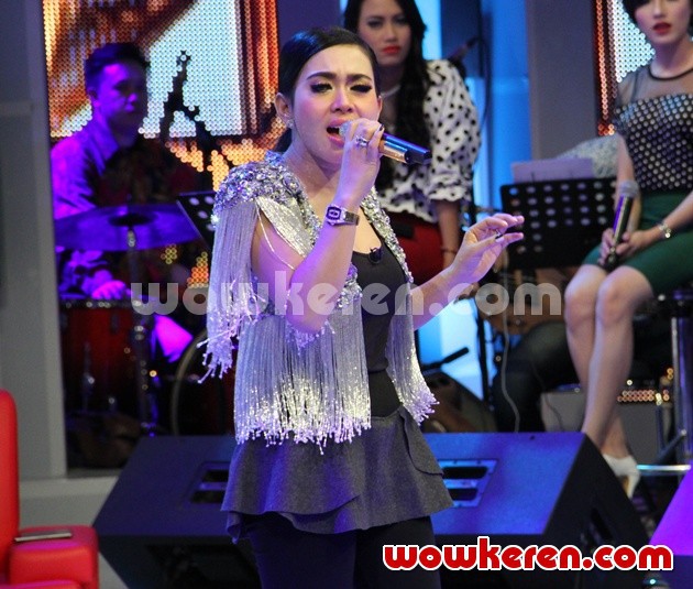 Gambar Foto Syahrini Tengah Syuting 'Buka-Bukaan'