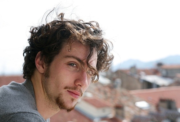 Gambar Foto Aaron Johnson Photoshoot