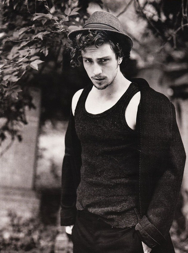 Gambar Foto Aaron Johnson Photoshoot