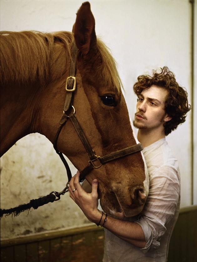 Gambar Foto Aaron Johnson Photoshoot
