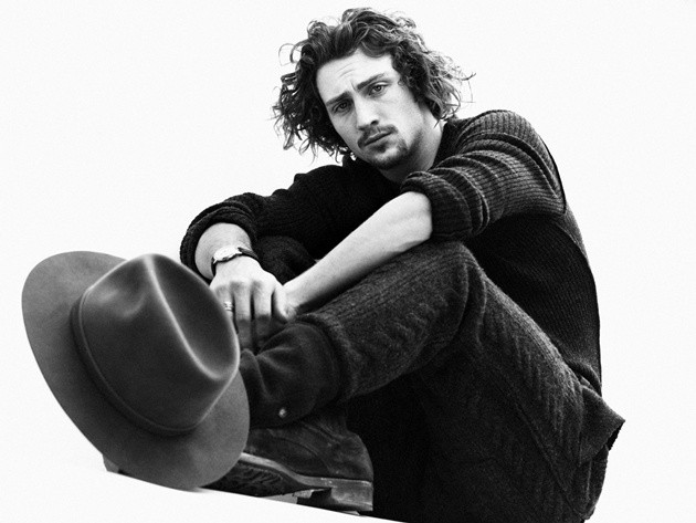 Gambar Foto Aaron Johnson Photoshoot