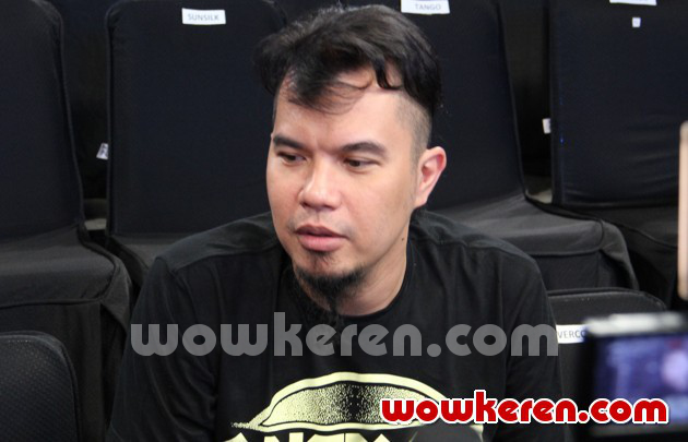 Gambar Foto Ahmad Dhani di Jumpa Pers 'Indonesian Idol 2014'