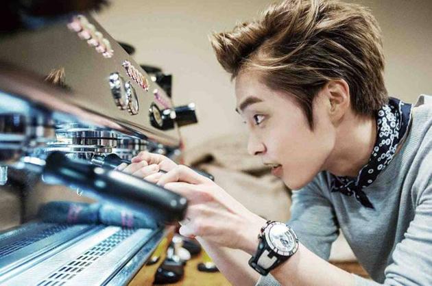 Gambar Foto Xiumin EXO di Majalah The Celebrity Edisi Desember 2013