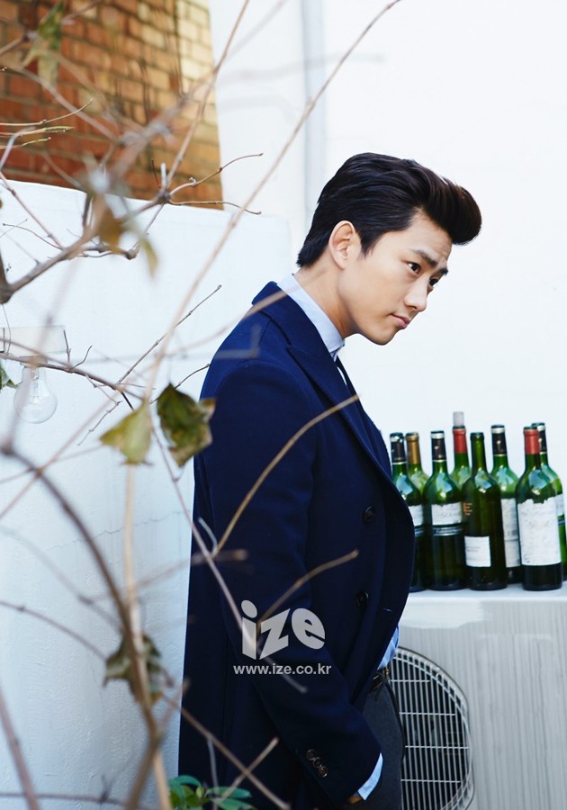 Gambar Foto Taecyeon 2PM di Majalah Ize Edisi Desember 2013