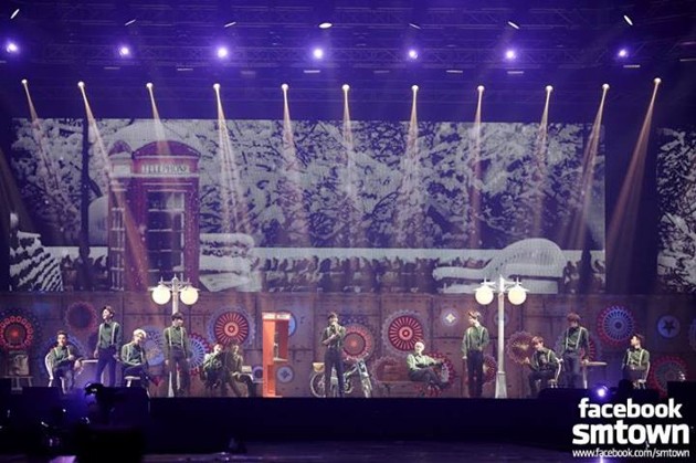 Gambar Foto EXO Saat Tampil Nyanyikan Lagu 'First Snow'