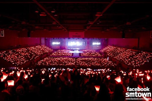 Gambar Foto Antusiasme Cassiopeia di Konser 'SMTOWN WEEK' 'Time Slip'