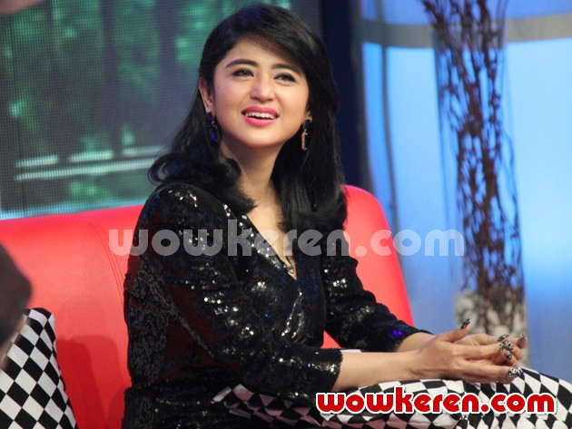 Gambar Foto Dewi Persik di Acara 'Buka-Bukaan'