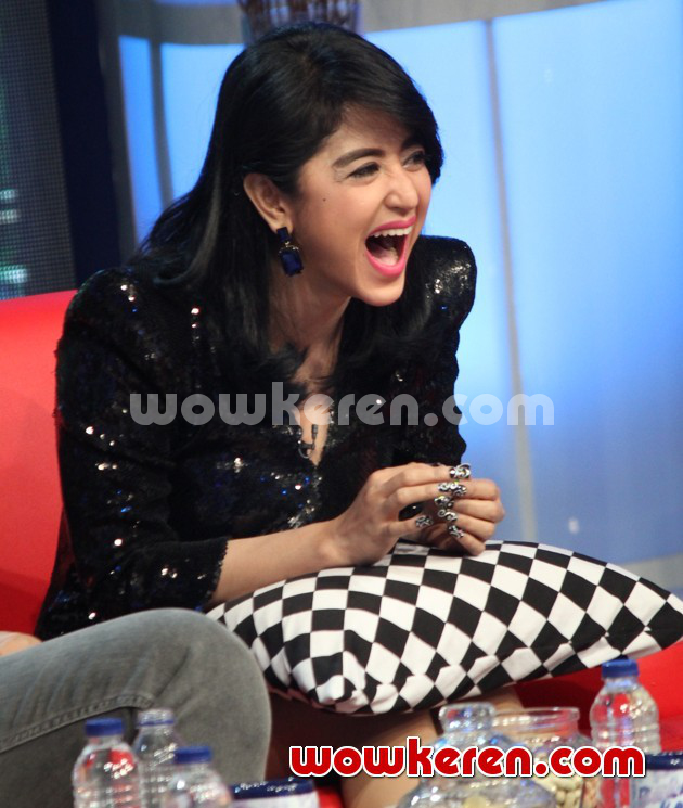 Gambar Foto Dewi Persik di Acara 'Buka-Bukaan'