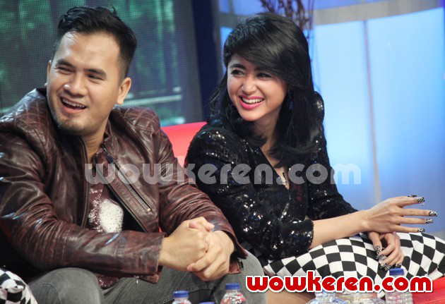 Gambar Foto Saiful Jamil dan Dewi Persik di Acara 'Buka-Bukaan'