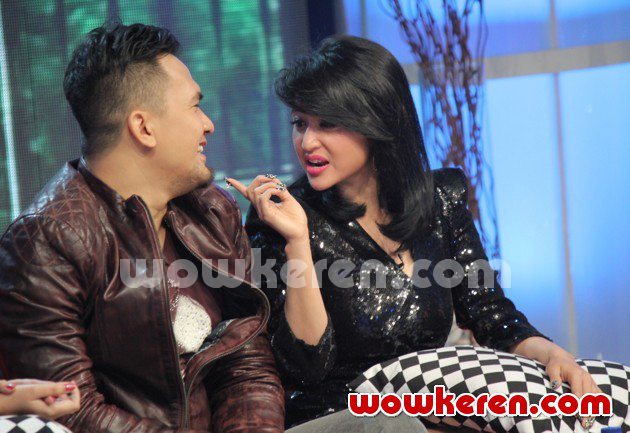 Gambar Foto Saiful Jamil dan Dewi Persik di Acara 'Buka-Bukaan'