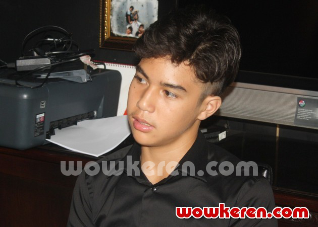 Gambar Foto El Rumi Saat Jumpa Pers Sinetron 'Siti Blink Blink'