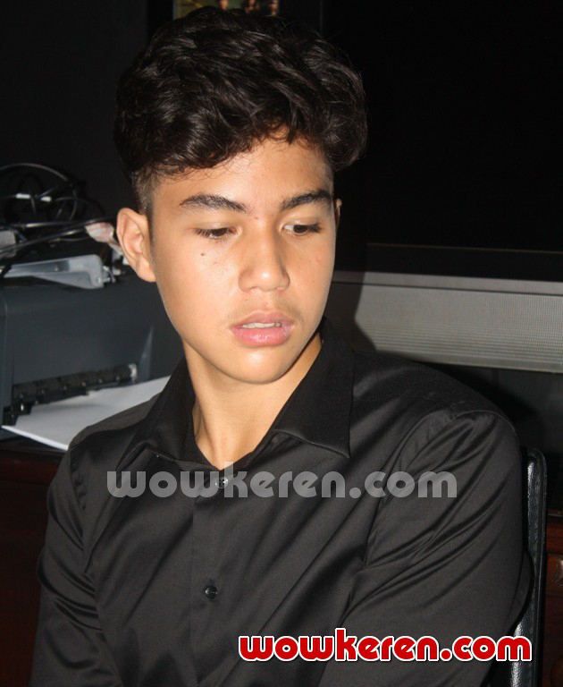 Gambar Foto El Rumi Saat Jumpa Pers Sinetron 'Siti Blink Blink'