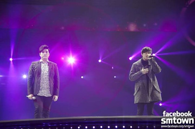 Gambar Foto Duet Shindong dan Eunhyuk Nyanyikan Lagu 'Confession'