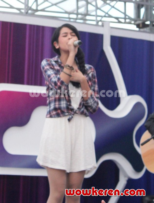 Gambar Foto Maudy Ayunda Saat Tampil di Acara 'Inbox'
