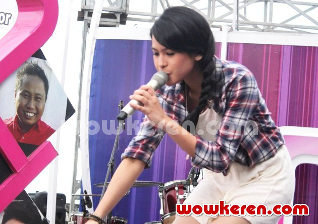 Gambar Foto Maudy Ayunda Saat Tampil di Acara 'Inbox'