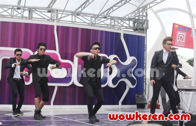 Gambar Foto SM*SH Saat Tampil di Acara 'Inbox'
