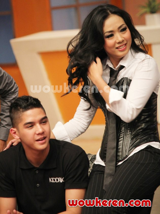Gambar Foto Al Ghazali dan Soimah di Acara 'Yuk Keep Smile'