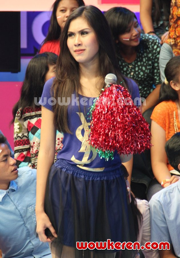 Gambar Foto Syahnaz Sadiqah Saat Menjadi Host 'Dahsyat'