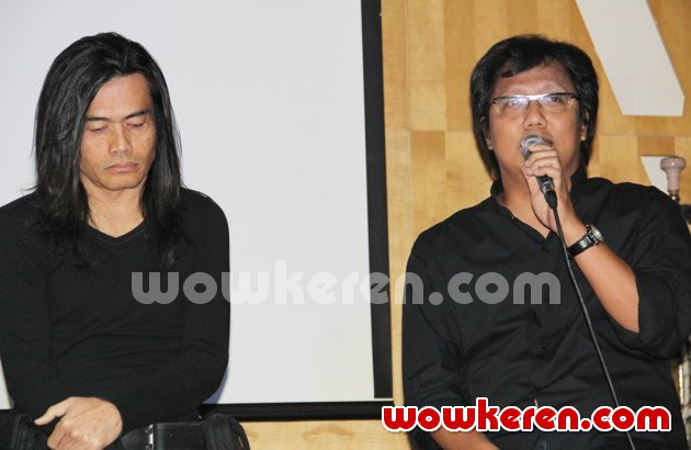 Gambar Foto Jay Subiakto dan Erwin Gutawa Saat Jumpa Pers Konser '40 Tahun Eros Djarot Berkarya'