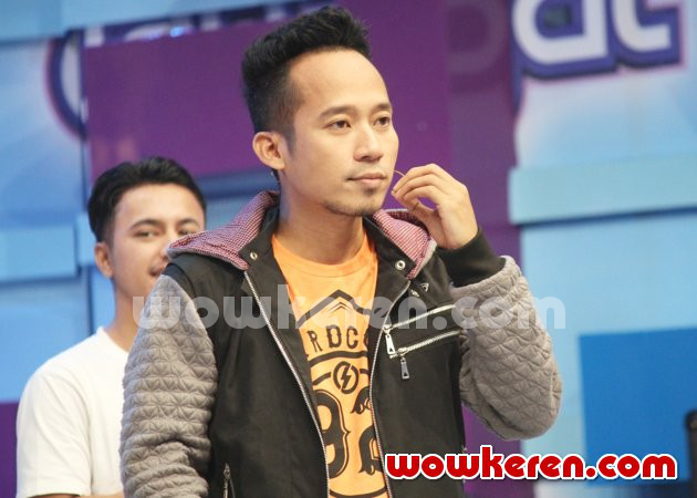 Gambar Foto Denny Cagur di Acara Musik 'Dahsyat'