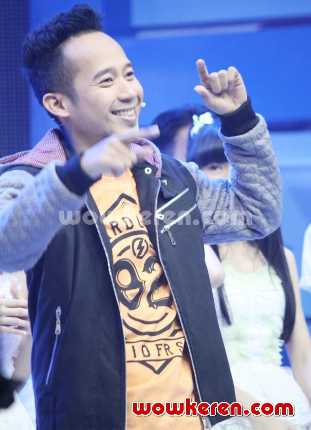 Gambar Foto Denny Cagur di Acara Musik 'Dahsyat'