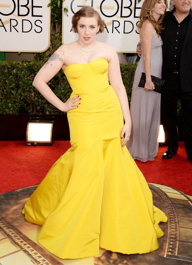 Foto Lena Dunham di Red Carpet Golden Globe Awards 2014