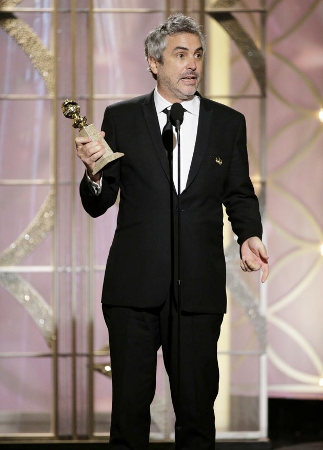 Foto Alfonso Cuaron Raih Piala Best Director - Motion Picture
