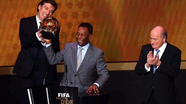 Pele: Mengenang Legenda Sepak Bola Brazil pele-fifa-ballon-d-or-gala-2013-01.jpg (630×354)