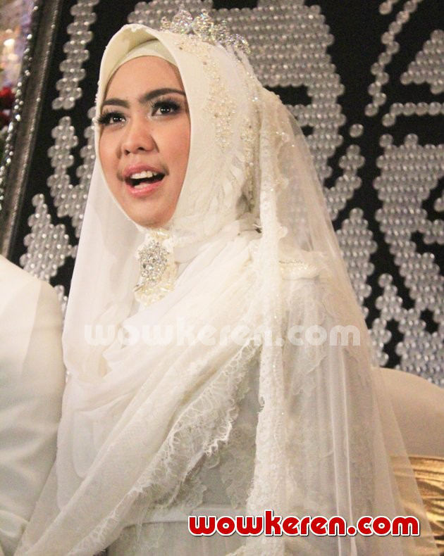 Gambar Foto Oki Setiana Dewi Ditemui Seusai Pesta Pernikahannya