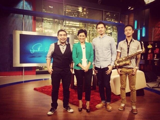 Gambar Foto Abdul & the Coffee Theory Saat Bersama Sarah Sechan