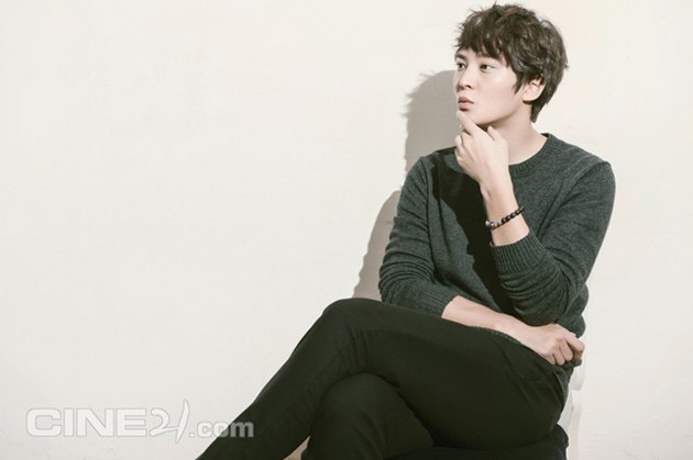 Gambar Foto Joo Won di Majalah Cine21 Edisi Januari 2014