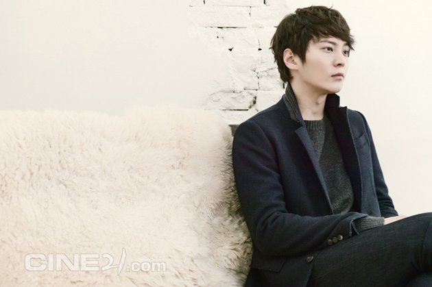 Gambar Foto Joo Won di Majalah Cine21 Edisi Januari 2014