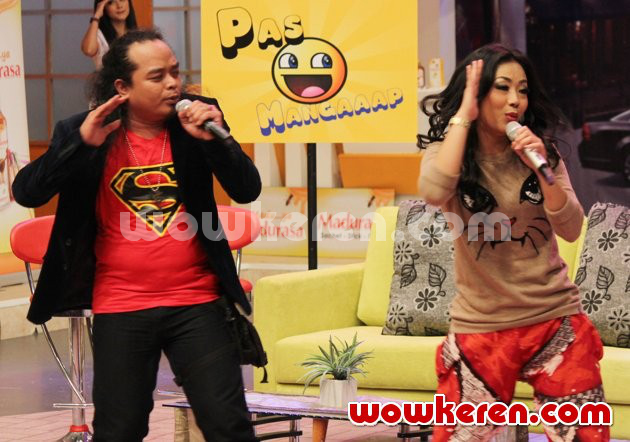 Gambar Foto Soimah dan Nur Bayan di Acara 'Yuk Keep Smile'
