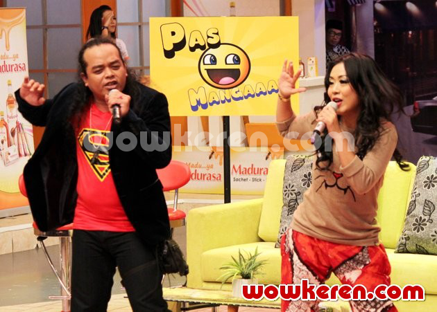 Gambar Foto Soimah dan Nur Bayan di Acara 'Yuk Keep Smile'