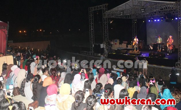 Gambar Foto Antusiasme Fans yang Hadir di 'Lukie Beat Live in Concert'
