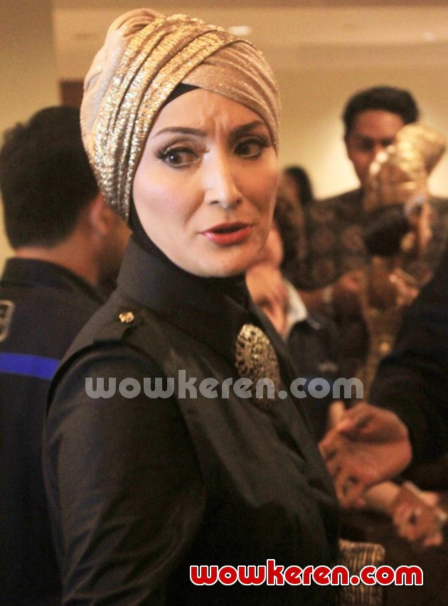 Foto Inneke Koesherawati Hadiri Resepsi Pernikahan Nuri 