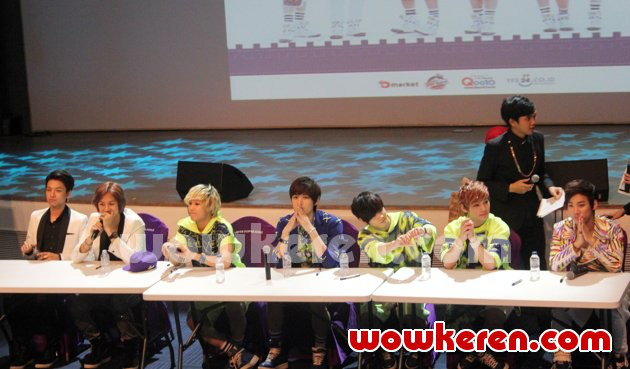 Gambar Foto LC9 dan Lunafly Saat Sesi Tanda Tangan