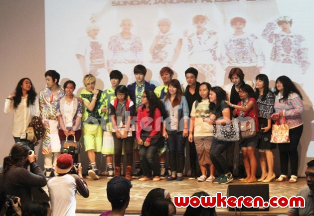 Gambar Foto LC9 dan Lunafly Saat Sesi Foto Bersama Fans