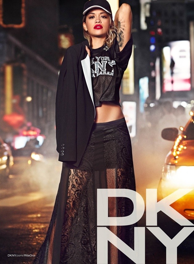 Gambar Foto Rita Ora Berpose untuk Kampanye DKNY 2014