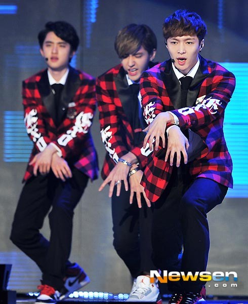 Gambar Foto Penampilan EXO di Ajang Seoul Music Awards 2014