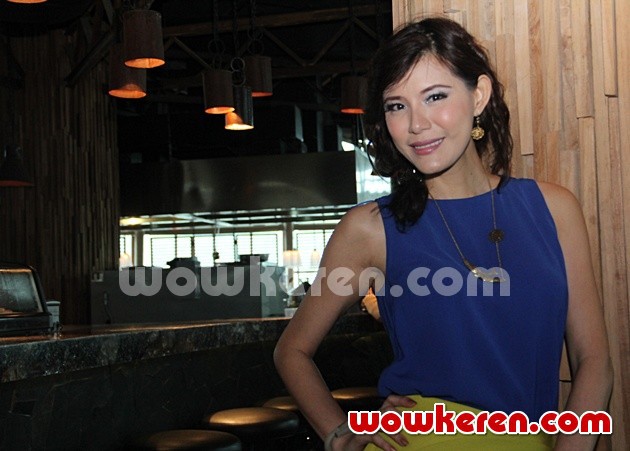 Gambar Foto Olga Lydia Ditemui Saat Jumpa Pers Film '12 Menit Kemenangan Untuk Selamanya'
