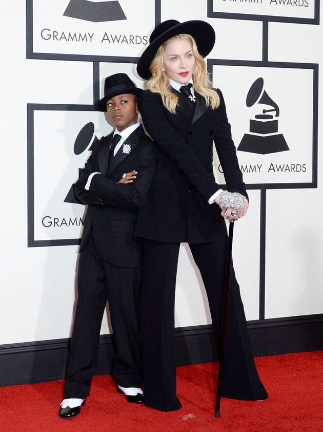 Gambar Foto Madonna dan Anaknya David di Red Carpet Grammy Awards 2014