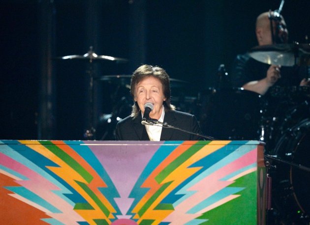 Gambar Foto Penampilan Paul McCartney di Panggung Grammy Awards 2014