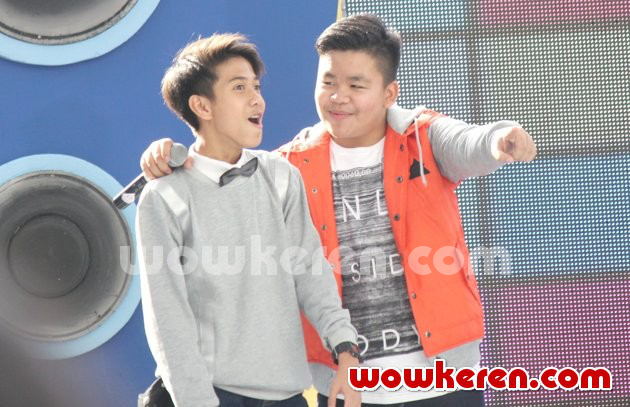 Gambar Foto Iqbal dan Kiki Coboy Junior Saat Tampil di Acara 'Musik Sore Seru'