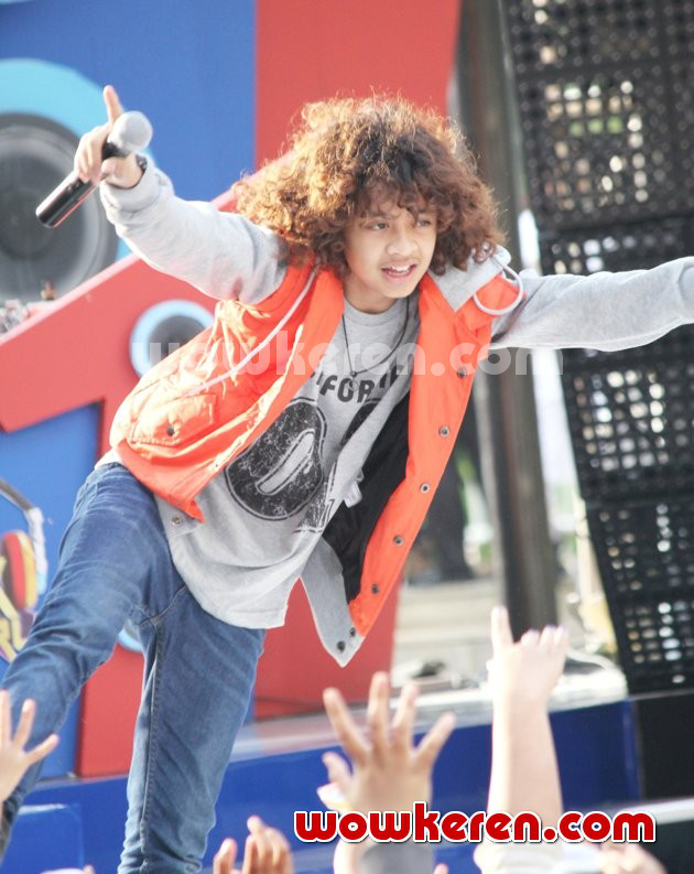 Gambar Foto Bastian Coboy Junior Saat Tampil di Acara 'Musik Sore Seru'