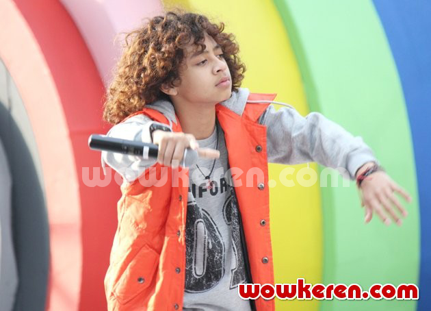 Gambar Foto Bastian Coboy Junior Saat Tampil di Acara 'Musik Sore Seru'