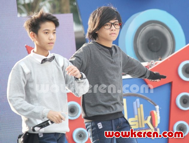 Gambar Foto Iqbal dan Aldi Coboy Junior Saat Tampil di Acara 'Musik Sore Seru'